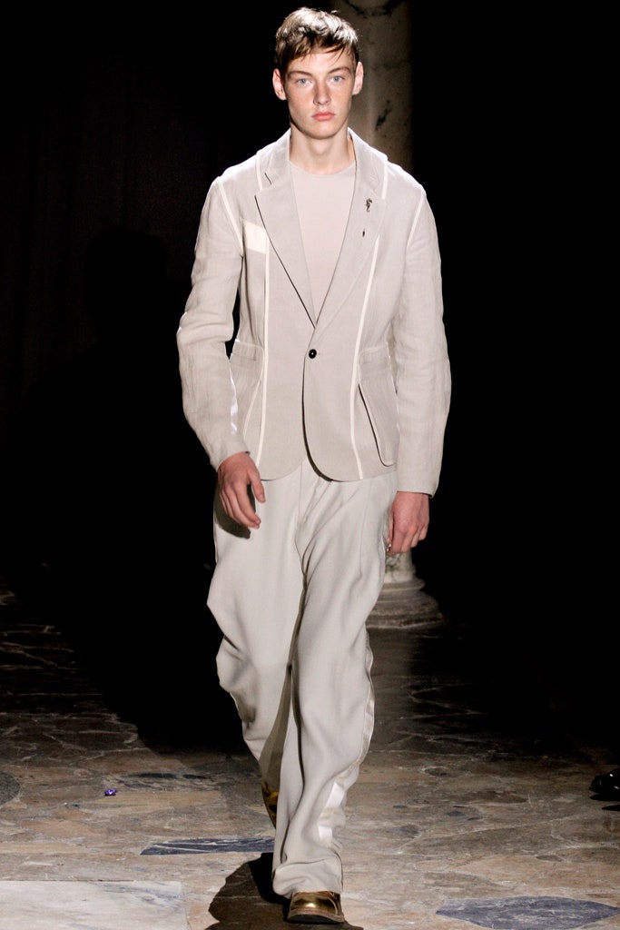 beige linen long-sleeve collared tailored buttoned blazer