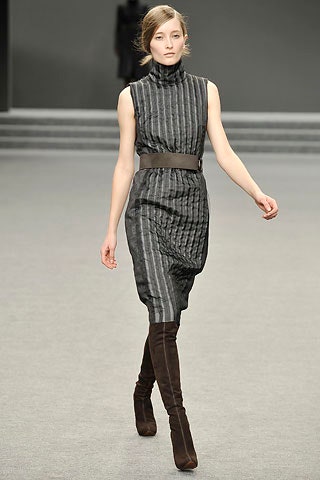 gray pleated midi dress with brown boots