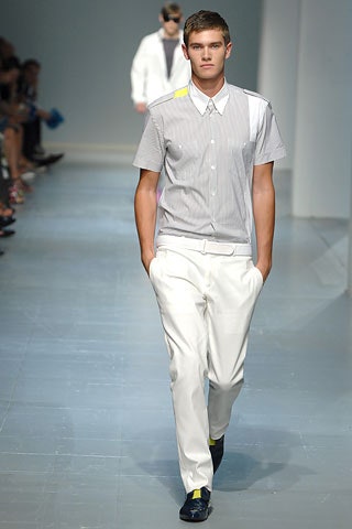 white cotton short-sleeve collared fitted striped buttoned shirt