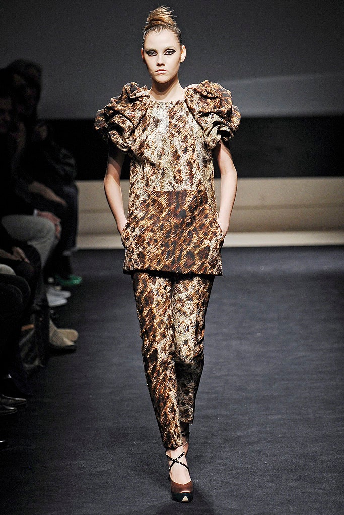 brown silk short-sleeve collared fitted printed top