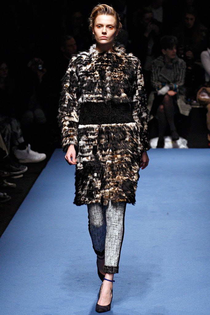 black fur long-sleeve fitted layered coat