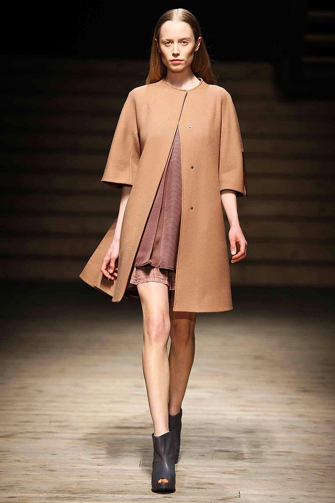 beige wool short-sleeve collared relaxed buttoned coat