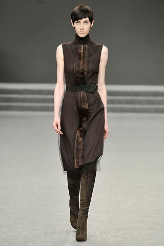 brown silk sleeveless dress with green boots