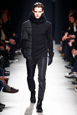 black leather fitted gloves