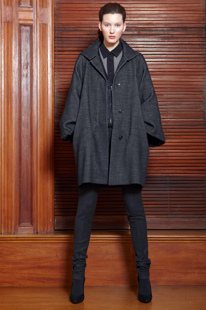 gray wool long-sleeve collared oversized buttoned coat