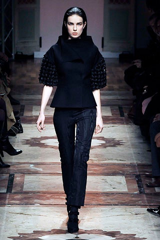 black wool short-sleeve high-neck fitted pleated top