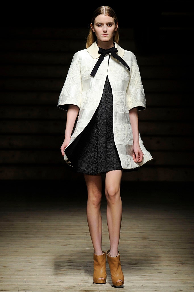 white cotton short-sleeve collared relaxed layered short coat