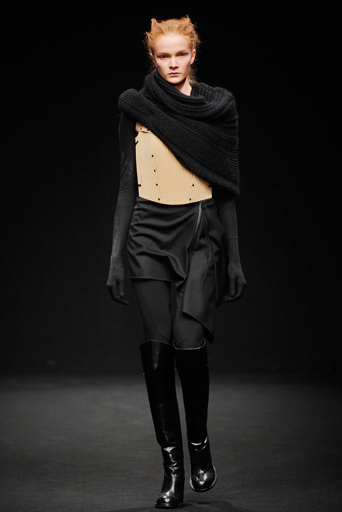 beige corset black skirt outfit