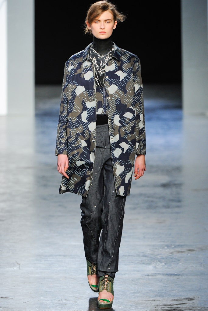 blue printed coat with slim pants