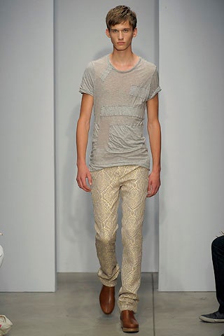gray fitted t-shirt with beige printed pants