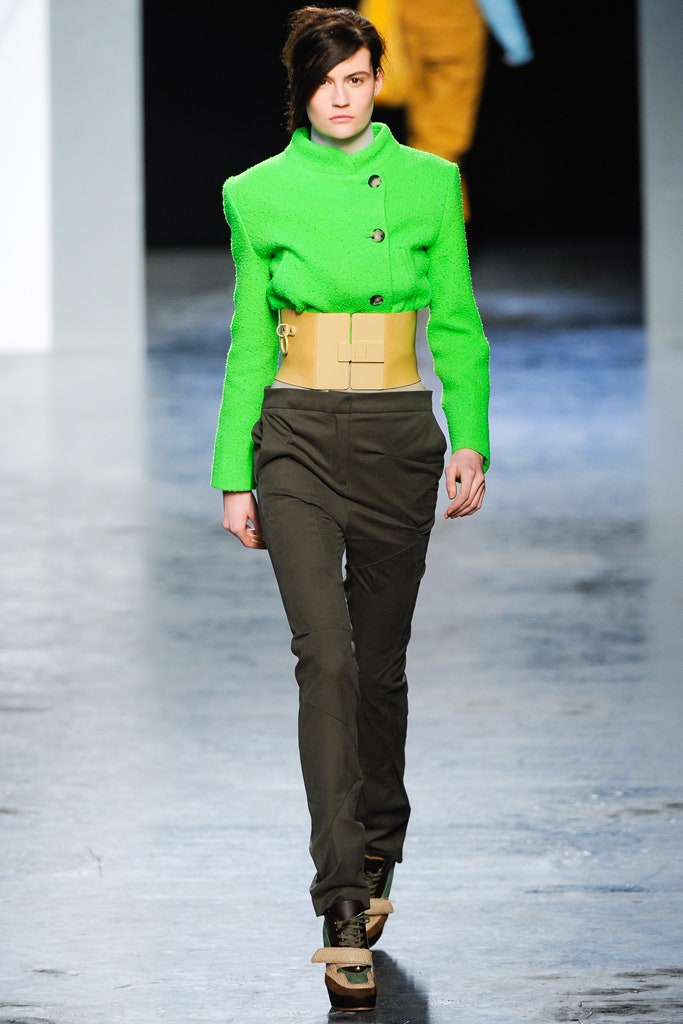 green wool long-sleeve collared fitted buttoned jacket