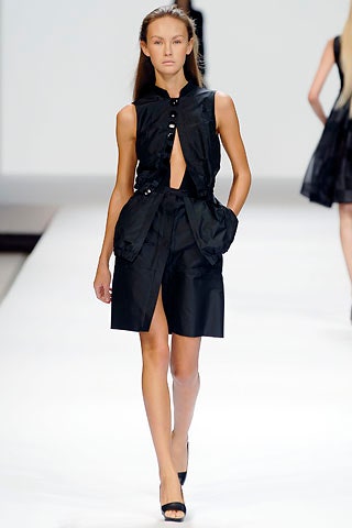 black fitted sleeveless dress