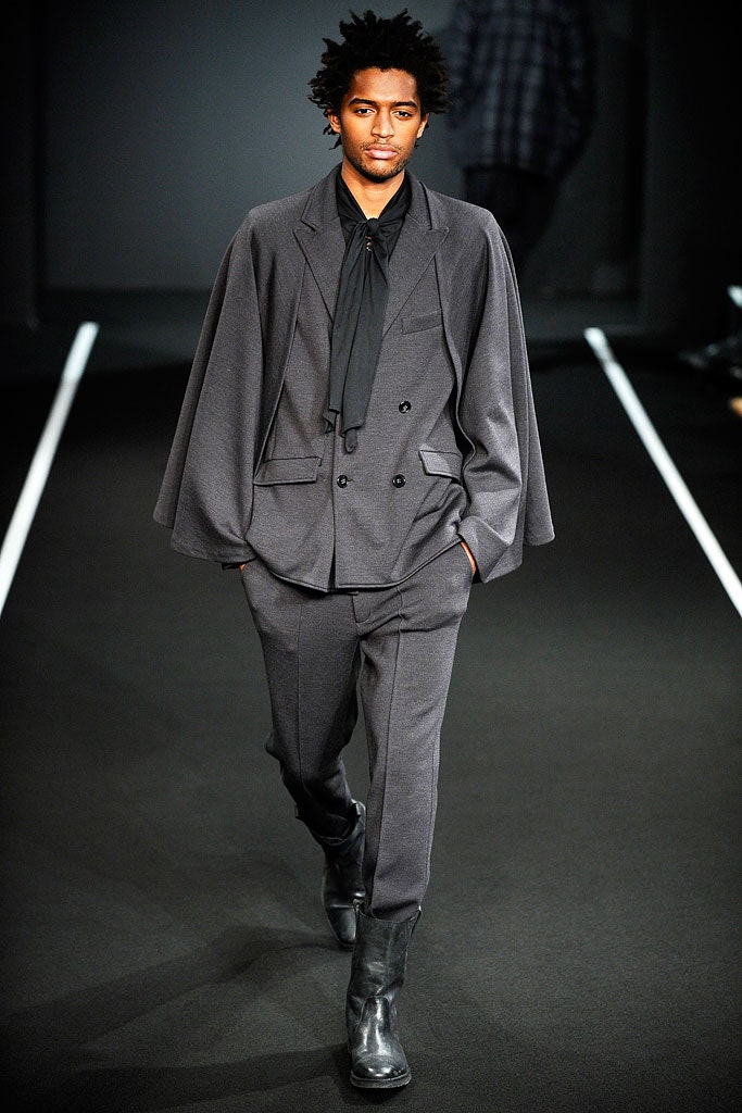 gray wool long-sleeve collared tailored pleated suit