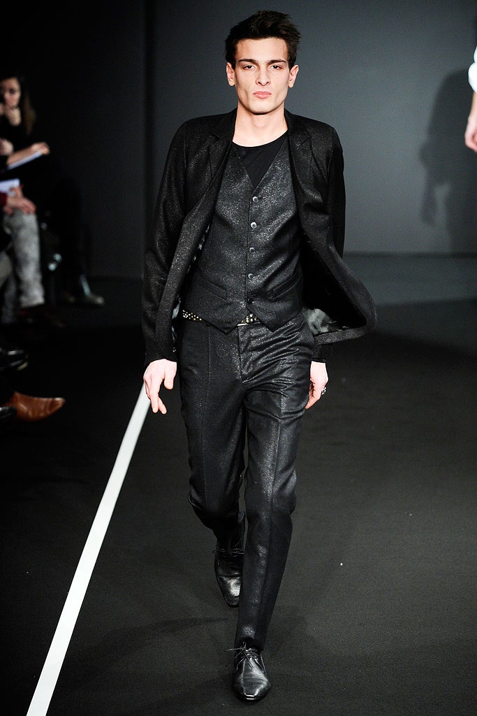 black wool long-sleeve collared tailored buttoned suit