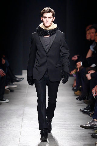 black fur relaxed scarf