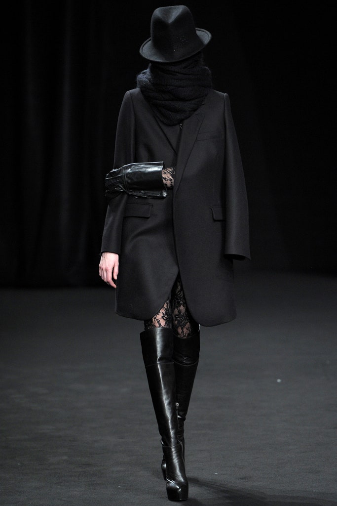 black oversized coat with leather boots
