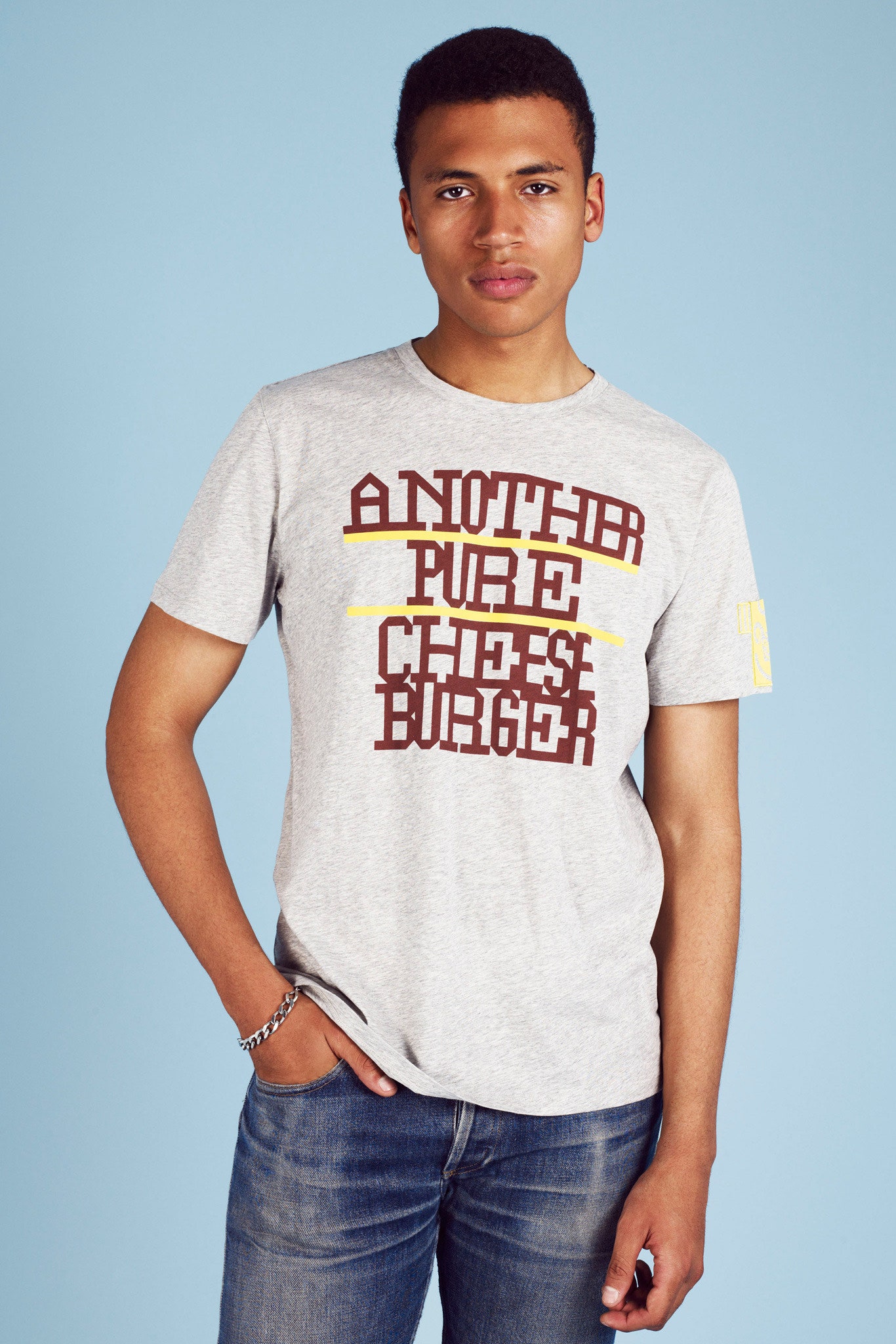 gray printed t-shirt and blue jeans