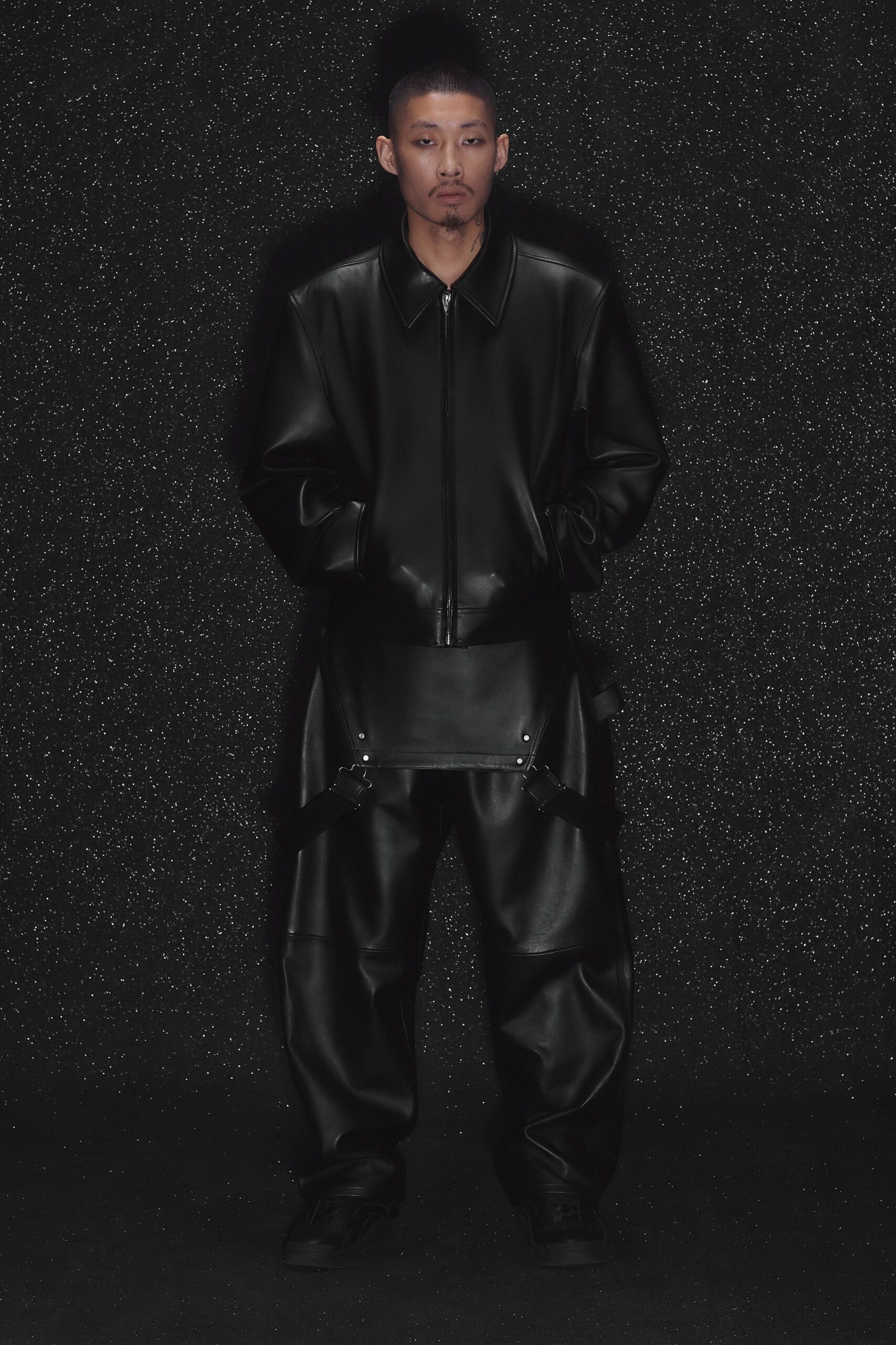 black leather long-sleeve collared relaxed zippered jacket