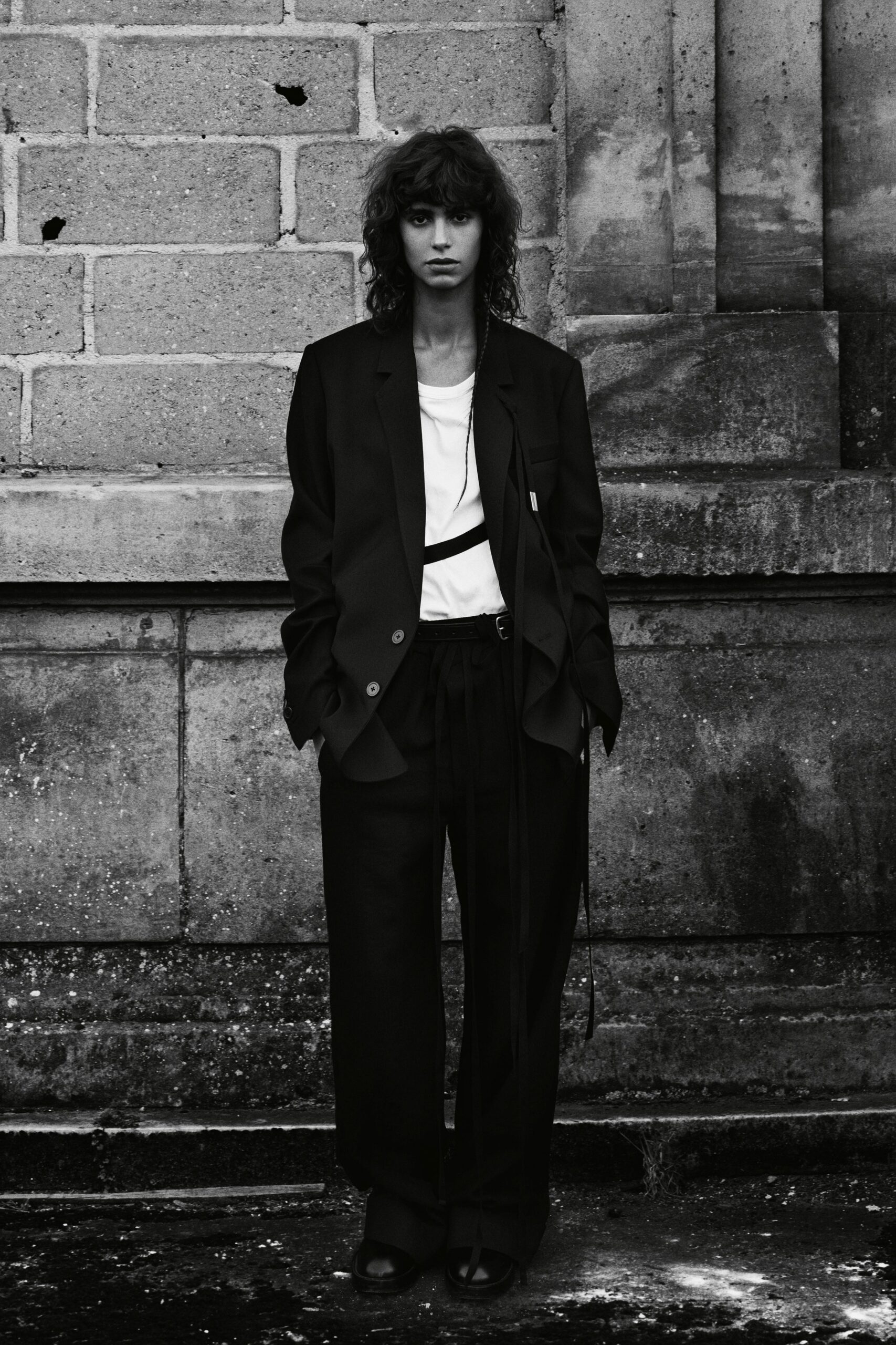 black blazer white t-shirt black pants