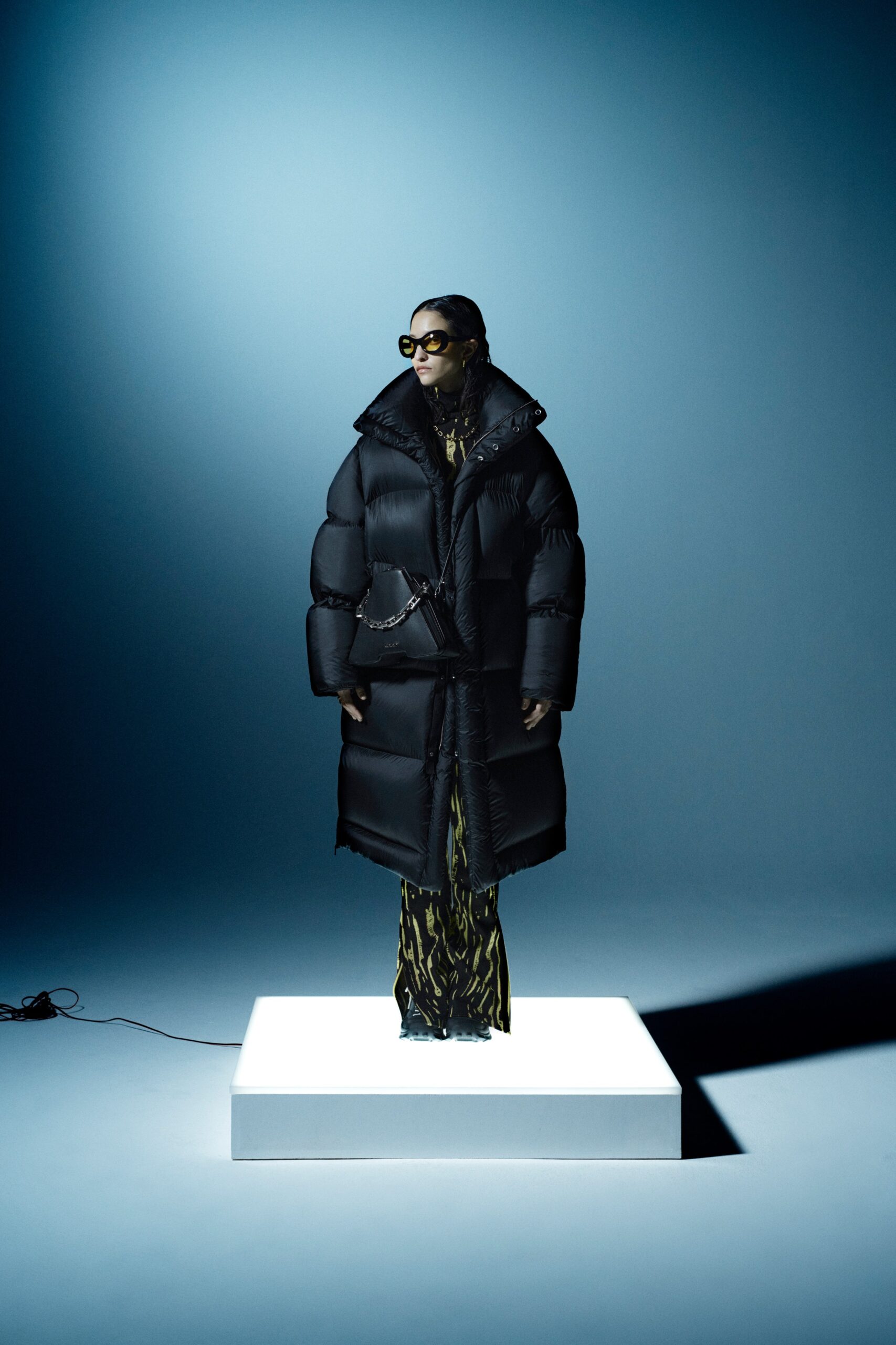 black jersey long-sleeve collared oversized padded coat