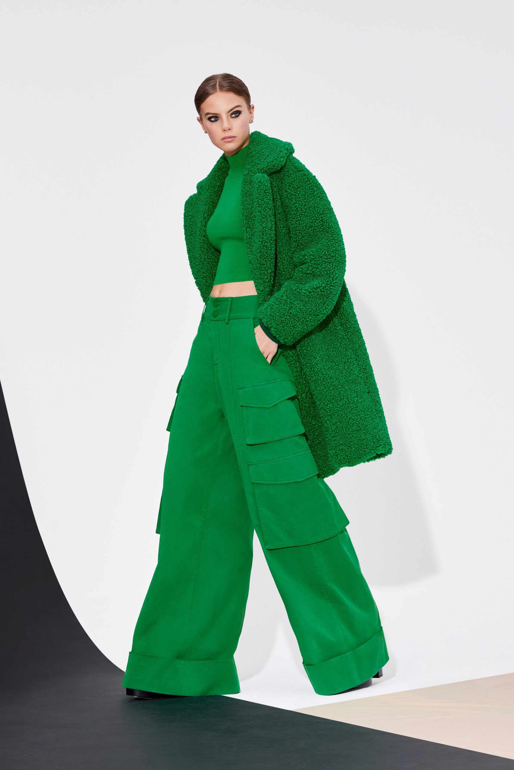 green cotton relaxed cargo pants