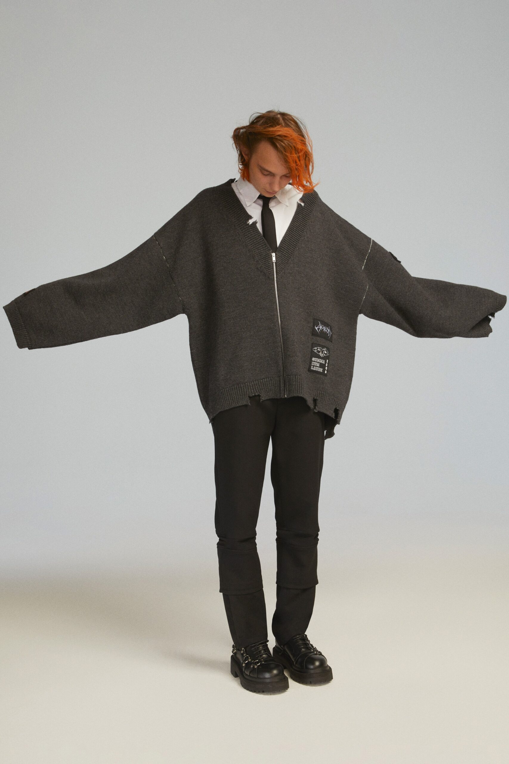 gray cotton long-sleeve v-neck oversized zippered sweater