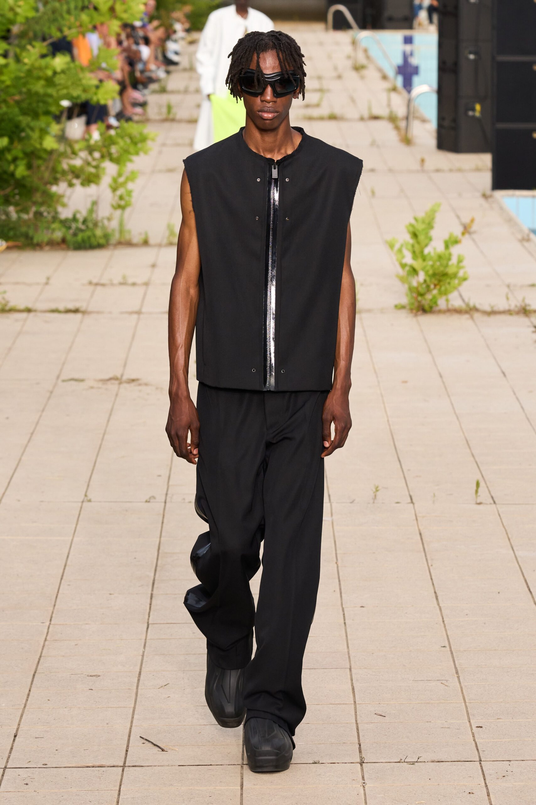 black relaxed sleeveless top and pants