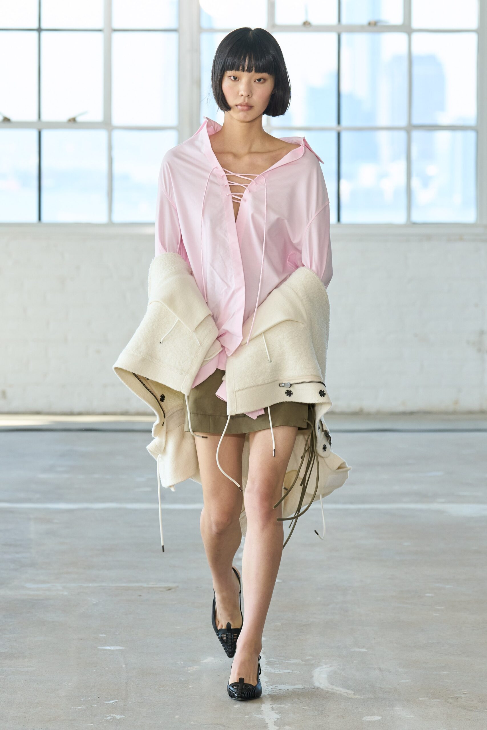 white wool long-sleeve collared structured zippered coat