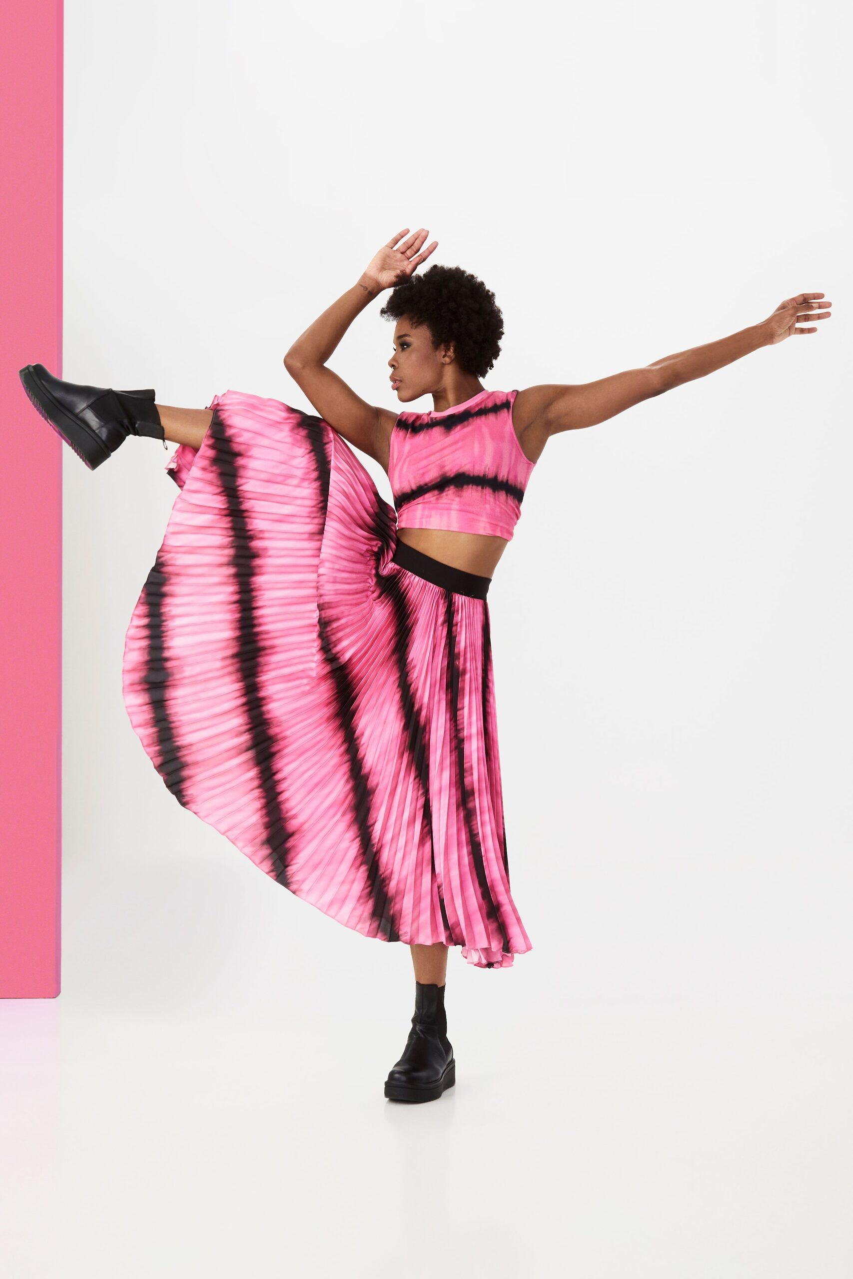 pink sleeveless fitted pleated cropped top