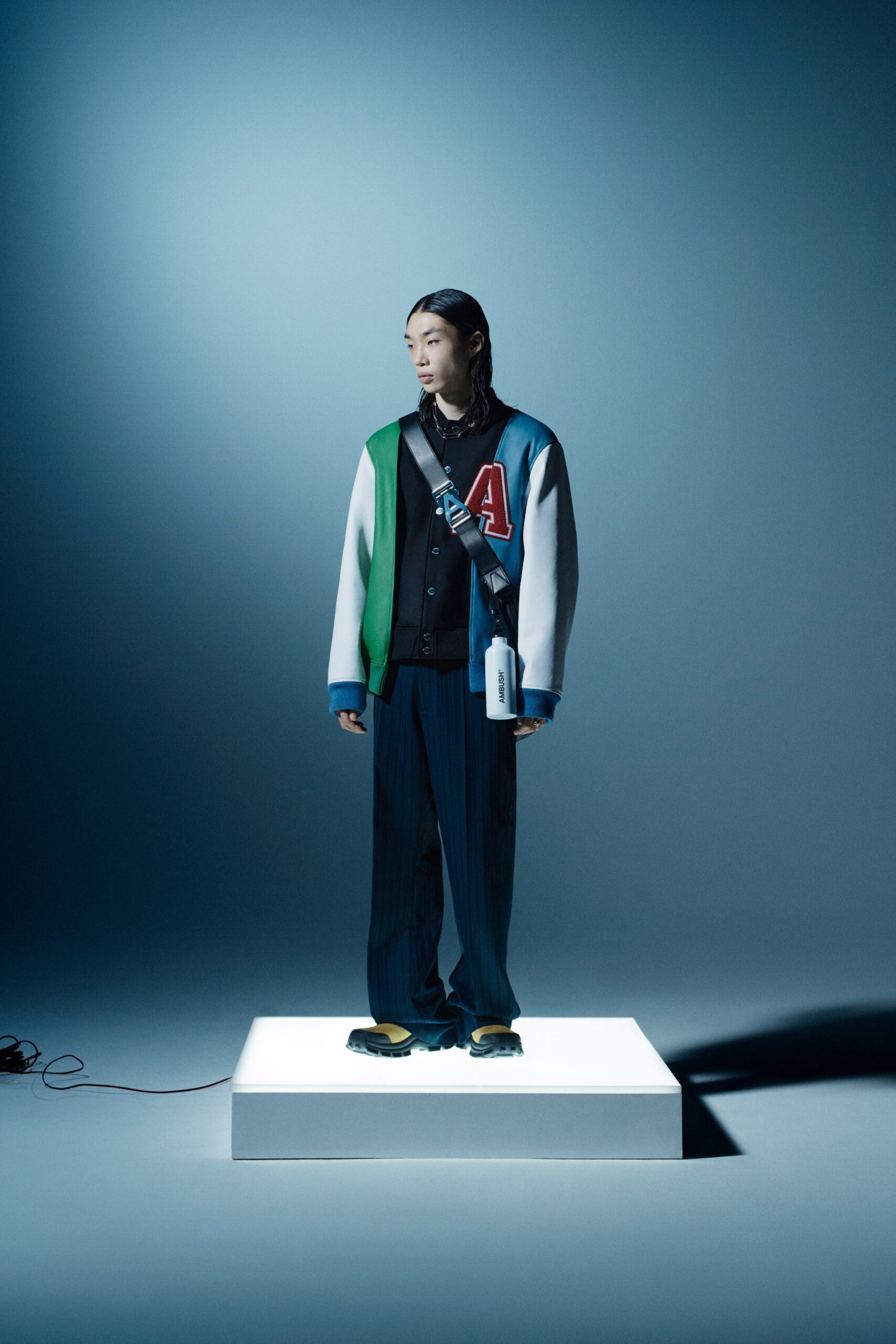 blue long-sleeve relaxed color-blocked jacket