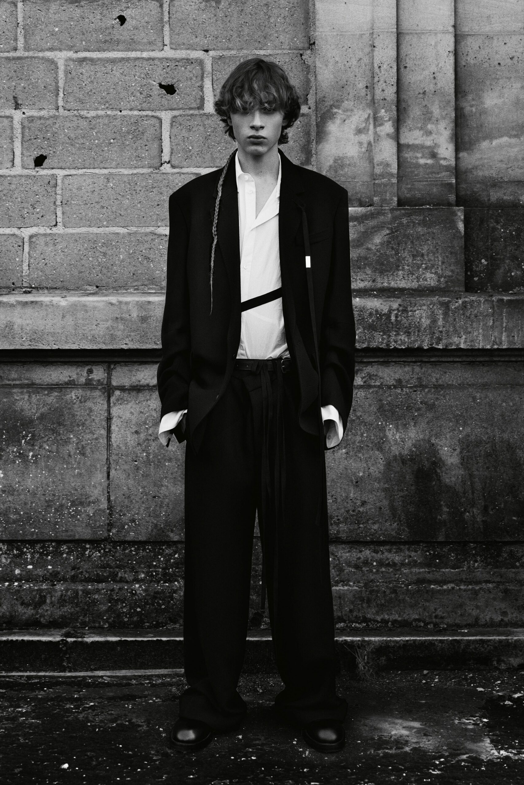 black oversized blazer white shirt