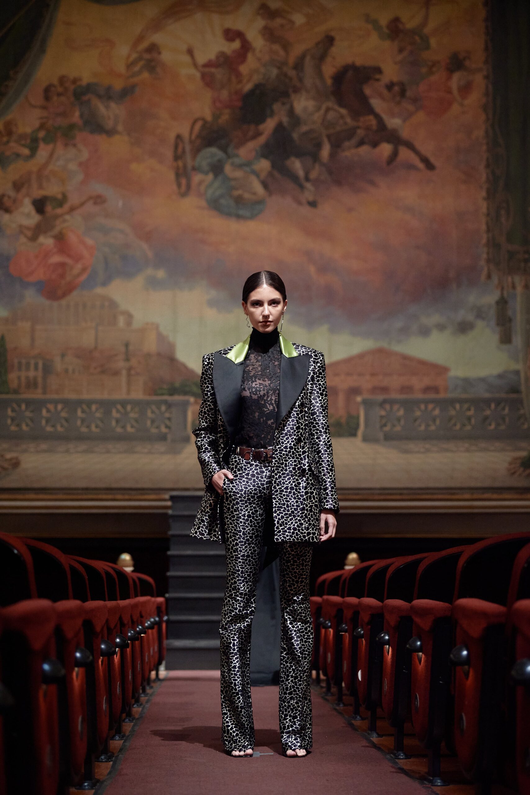 black silk long-sleeve collared tailored printed suit