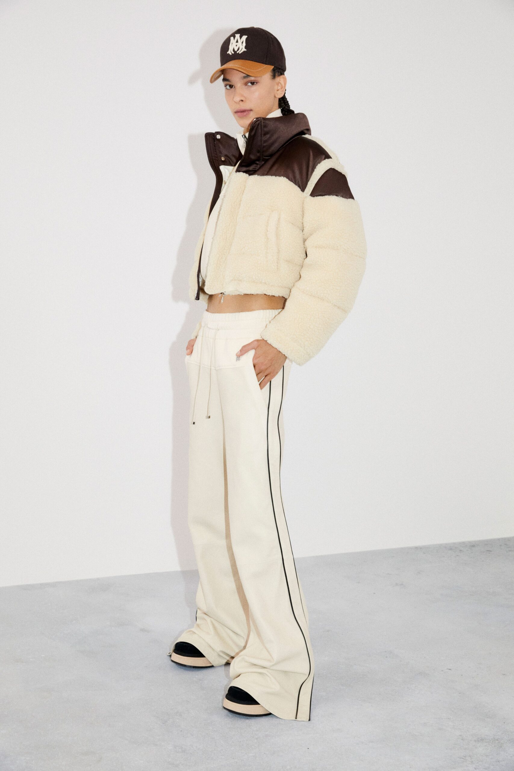 beige faux-fur long-sleeve collared fitted zippered cropped jacket