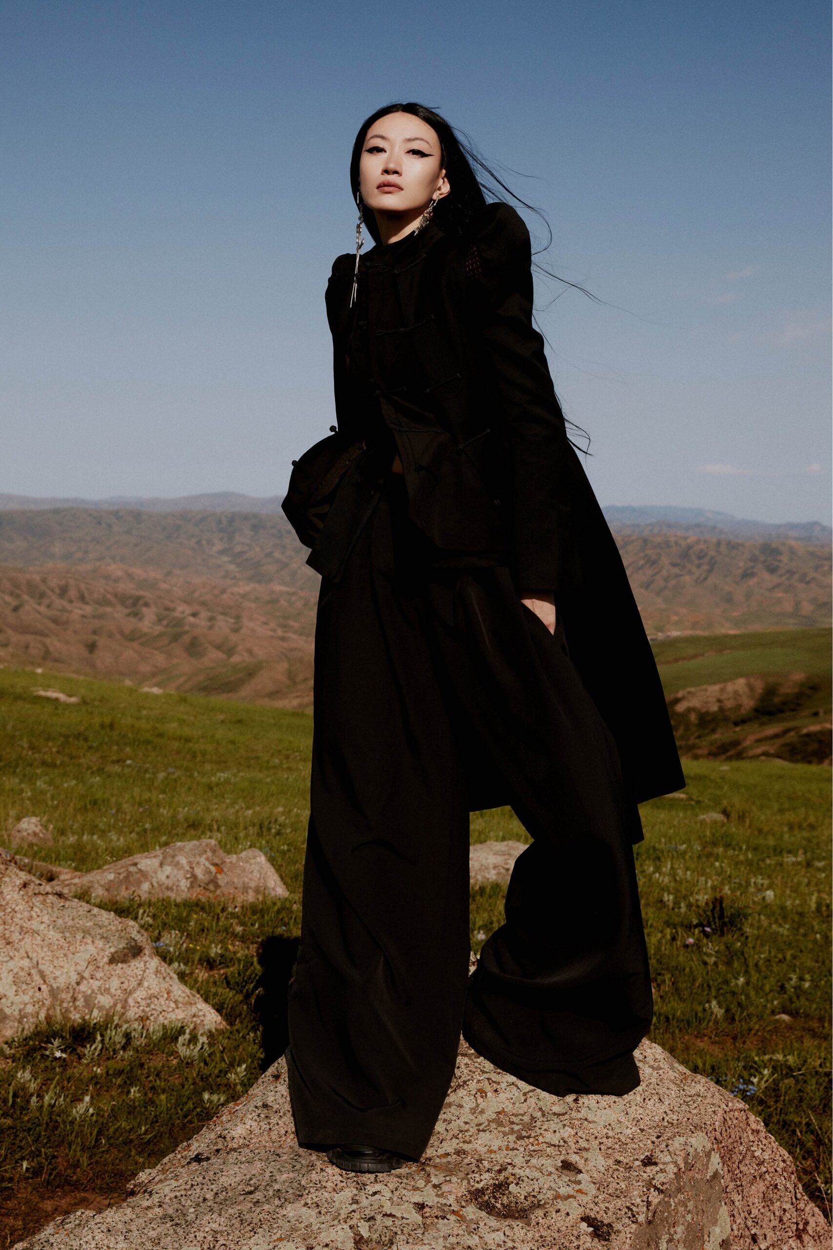 black wool long-sleeve collared fitted layered coat
