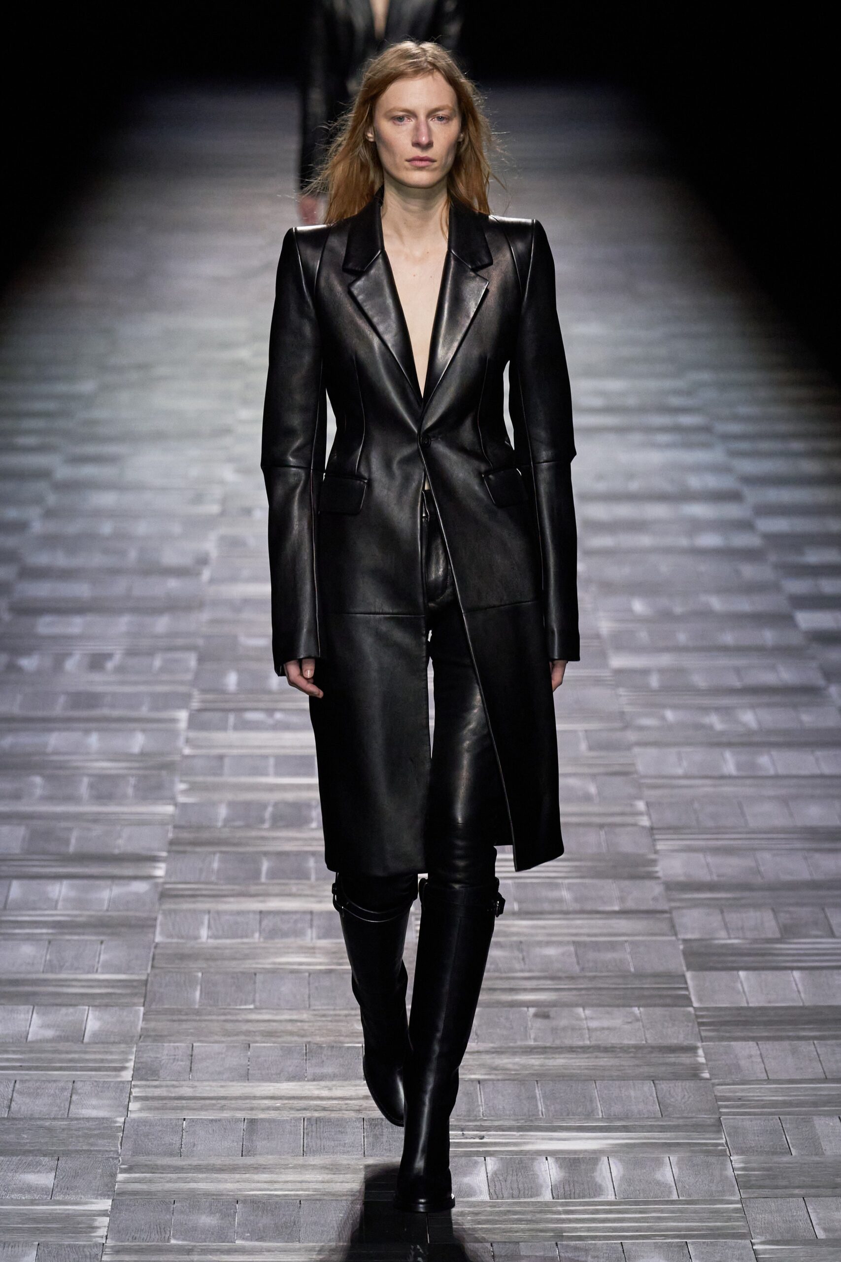 black leather long-sleeve v-neck fitted structured zippered jacket