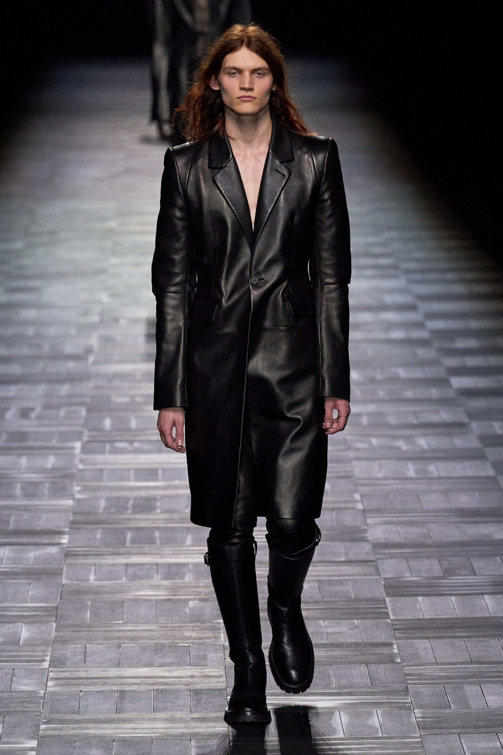 black leather long-sleeve collared fitted buttoned coat