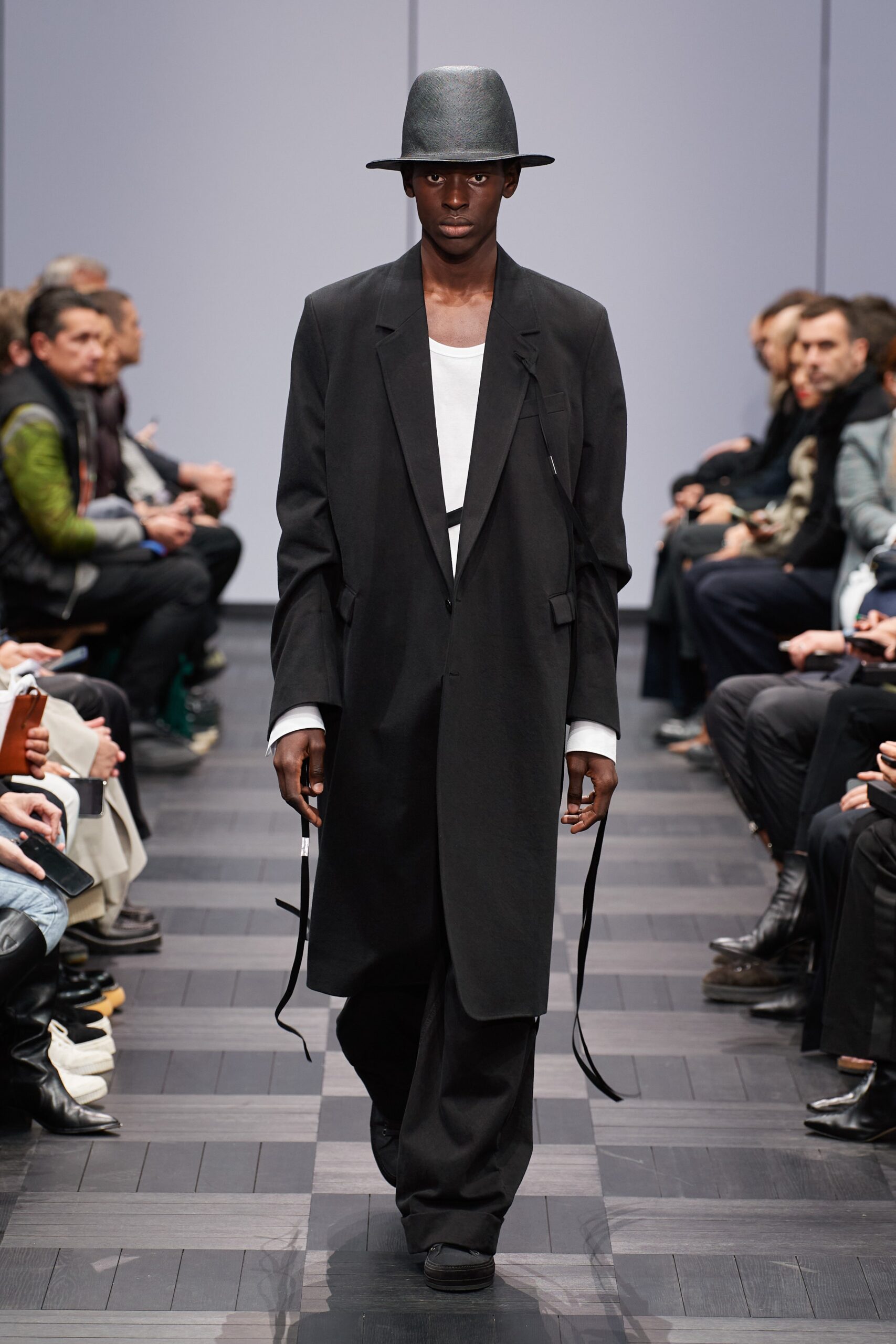 black wool long-sleeve collared relaxed buttoned coat
