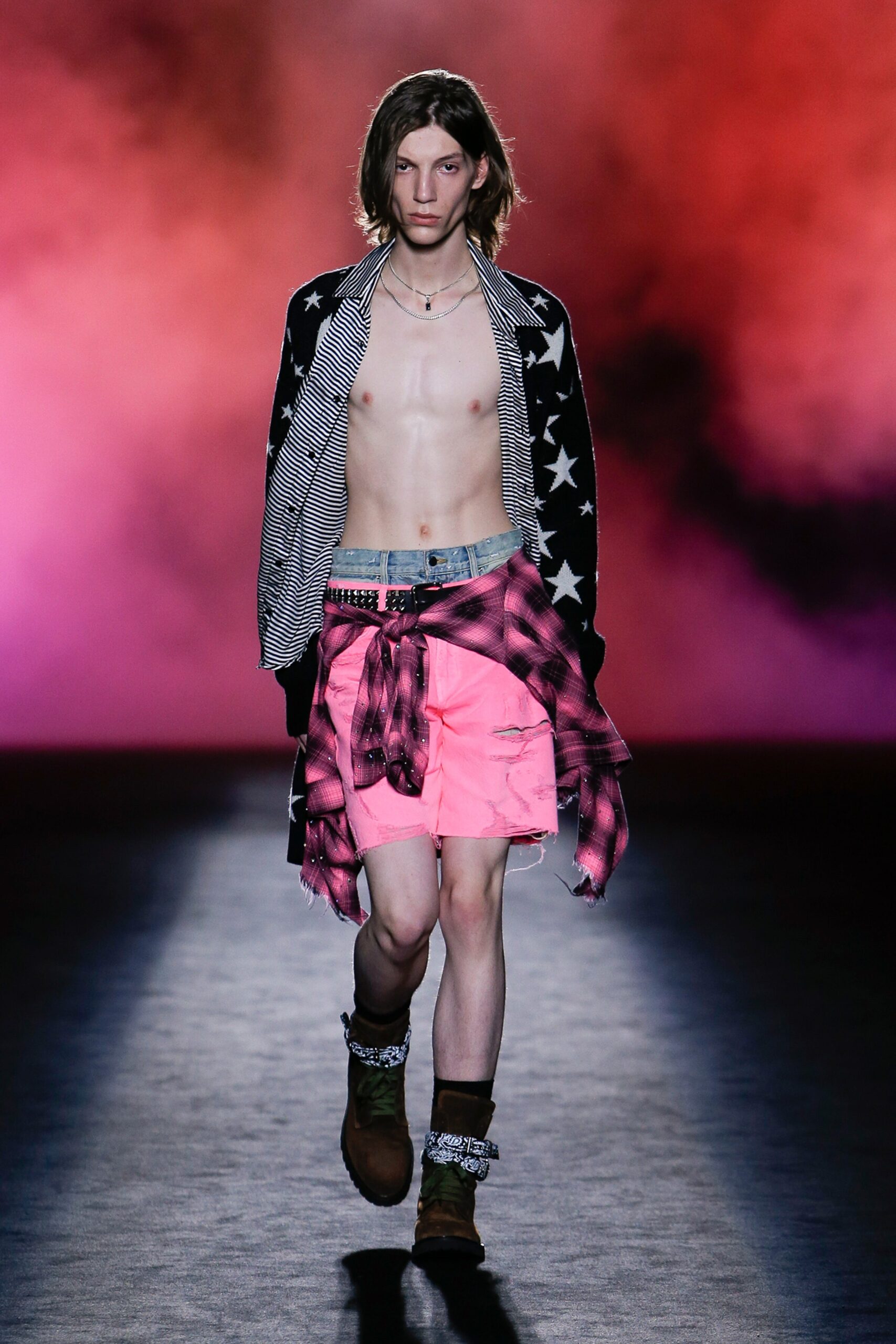 relaxed black and white shirt with pink shorts