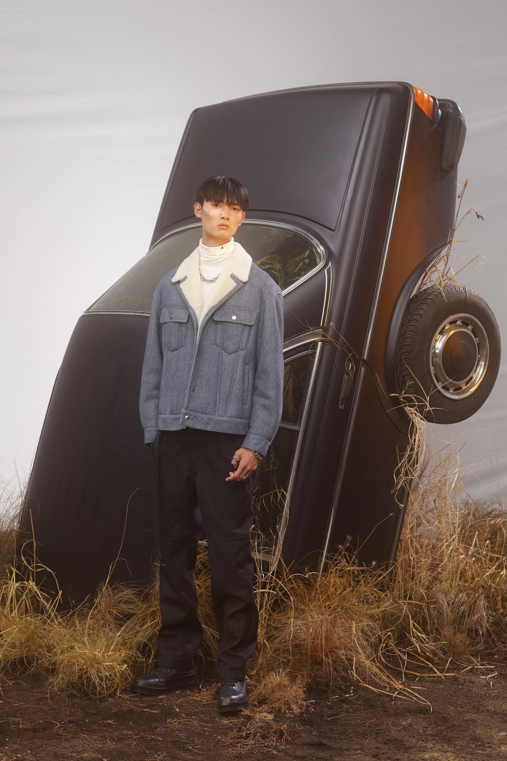 gray denim long-sleeve collared relaxed buttoned pockets jacket