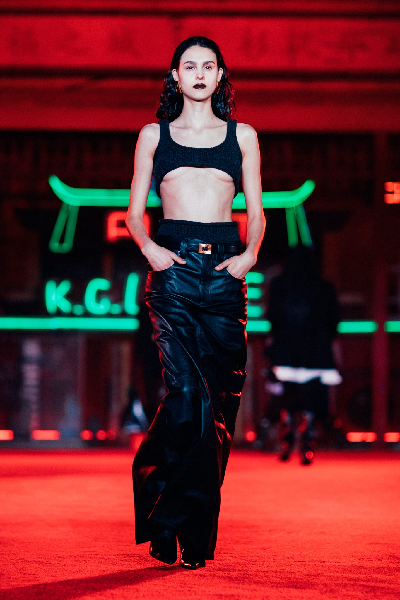 black knit sleeveless fitted cropped top
