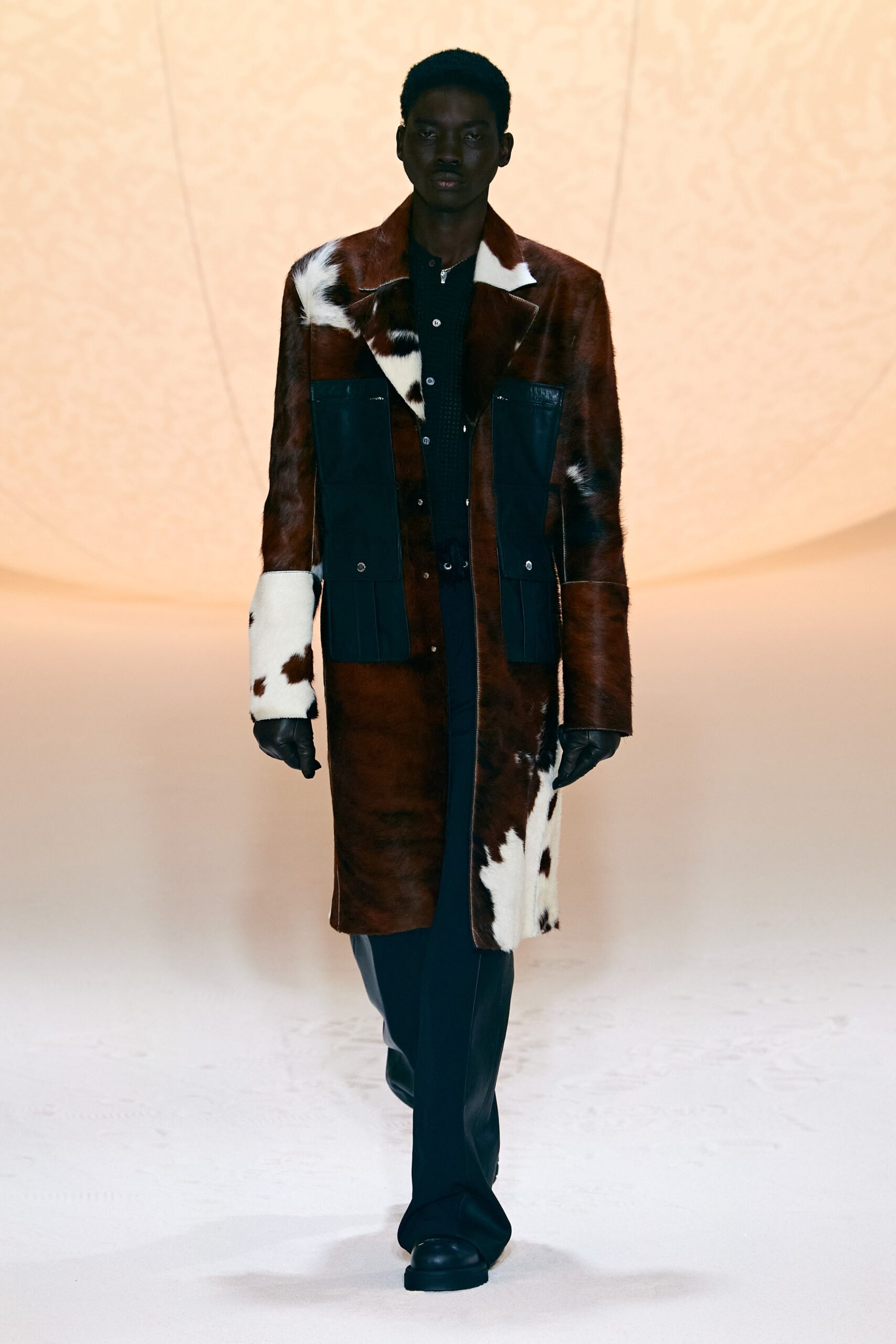 brown fur long-sleeve collared relaxed buttoned pockets coat
