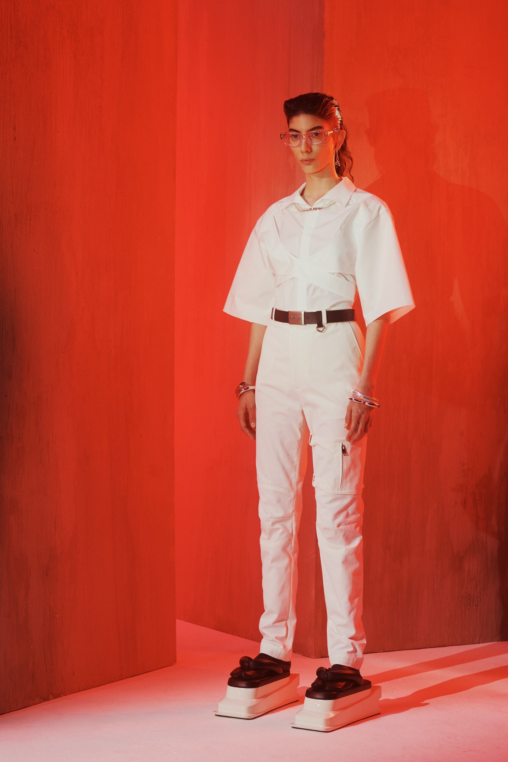white cotton fitted high-waisted cargo pants
