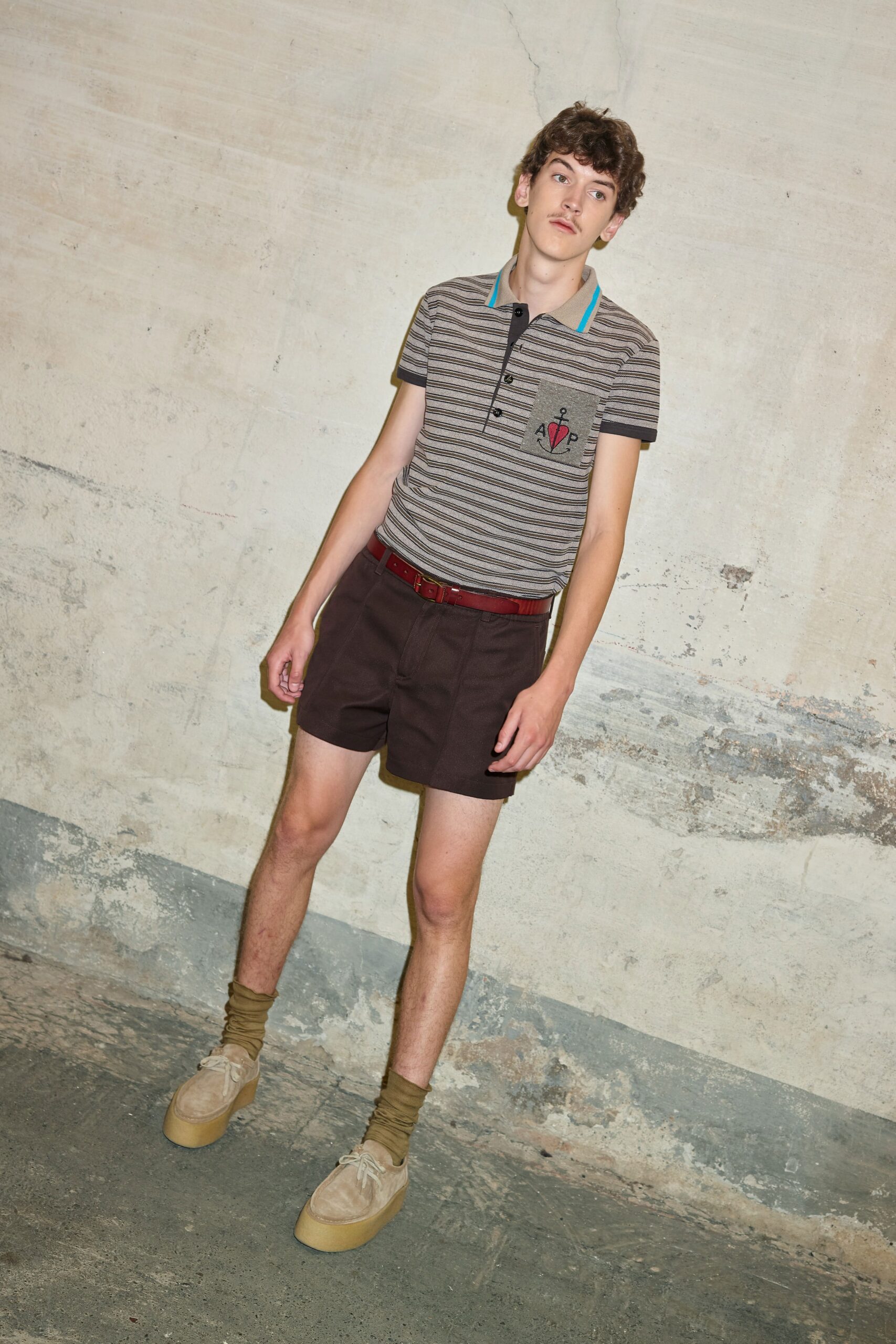 fitted gray striped shirt and brown shorts