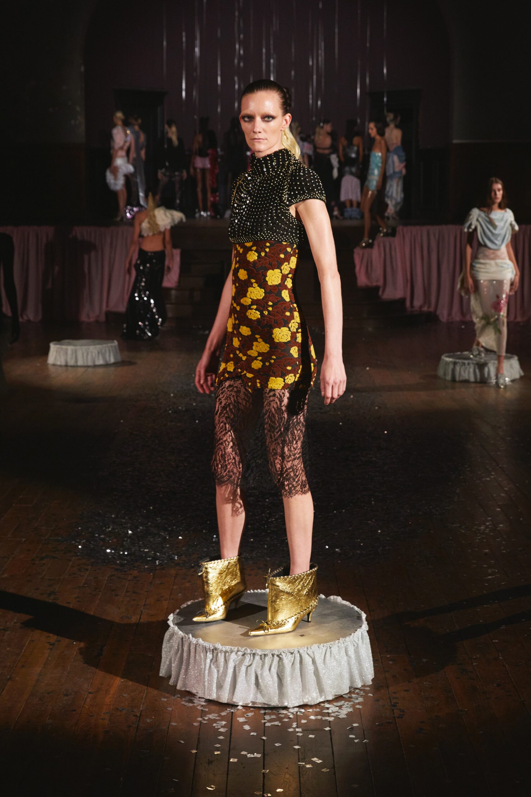 fitted mini dress with lace