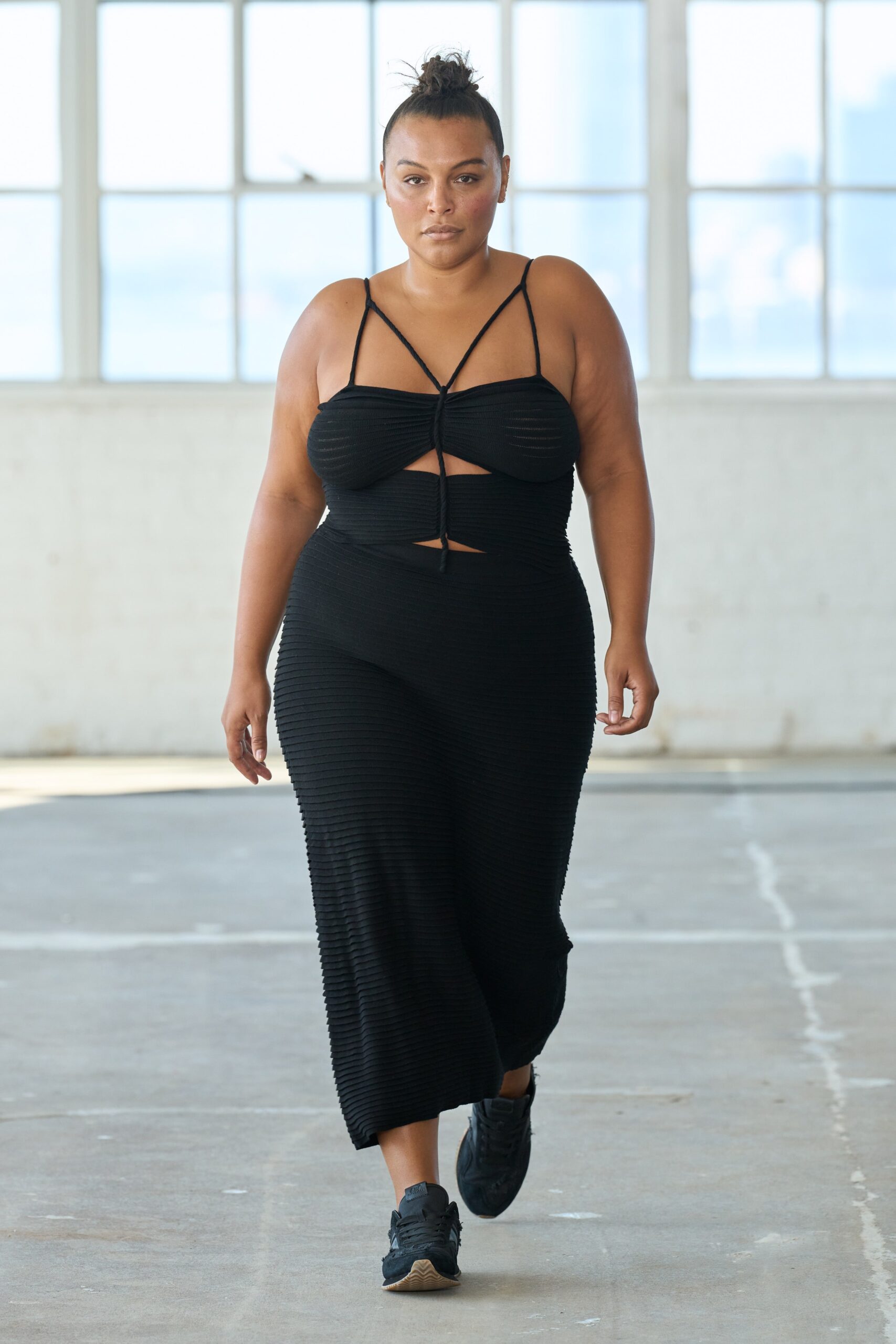 black fitted sleeveless dress