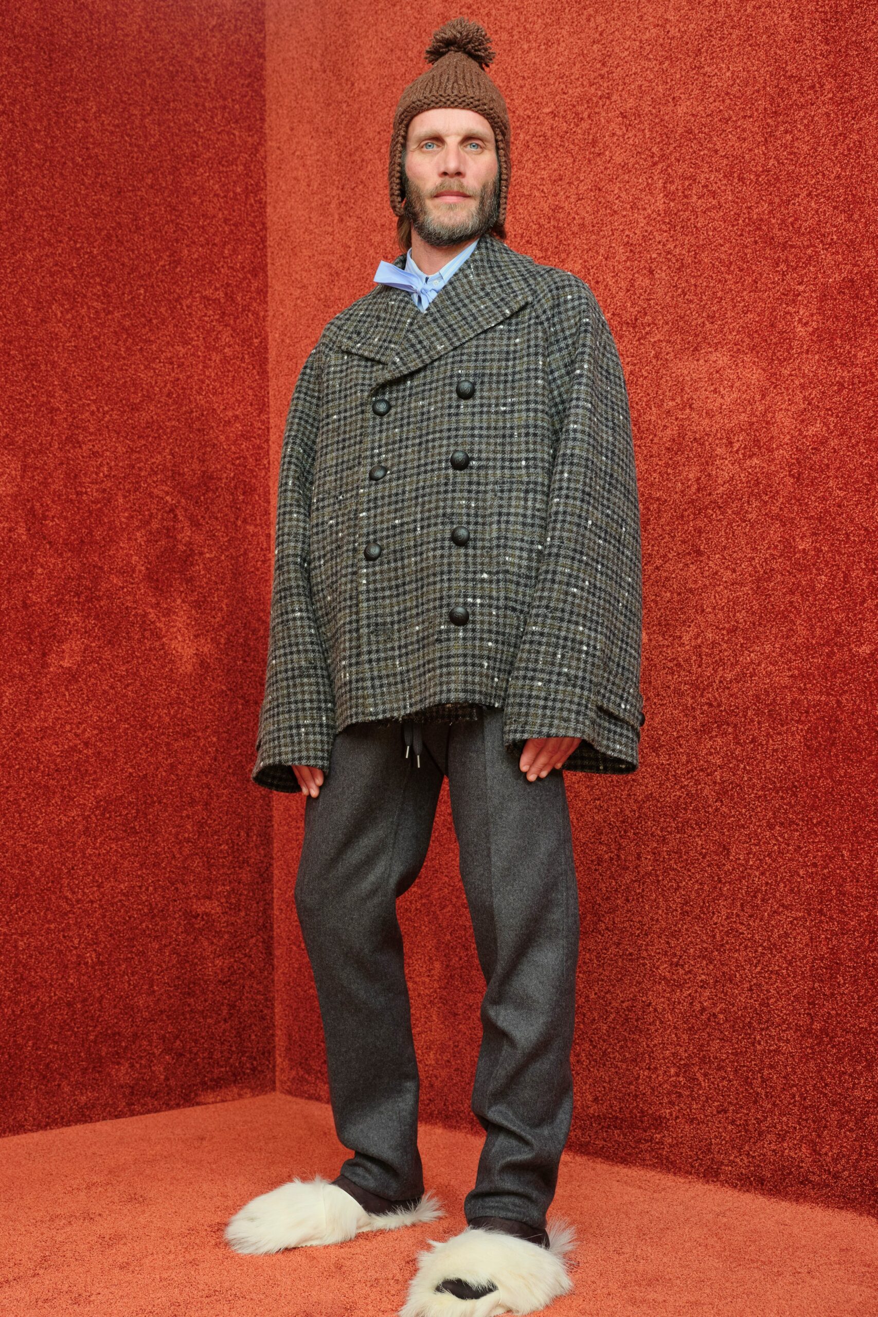 gray wool long-sleeve collared oversized checked jacket