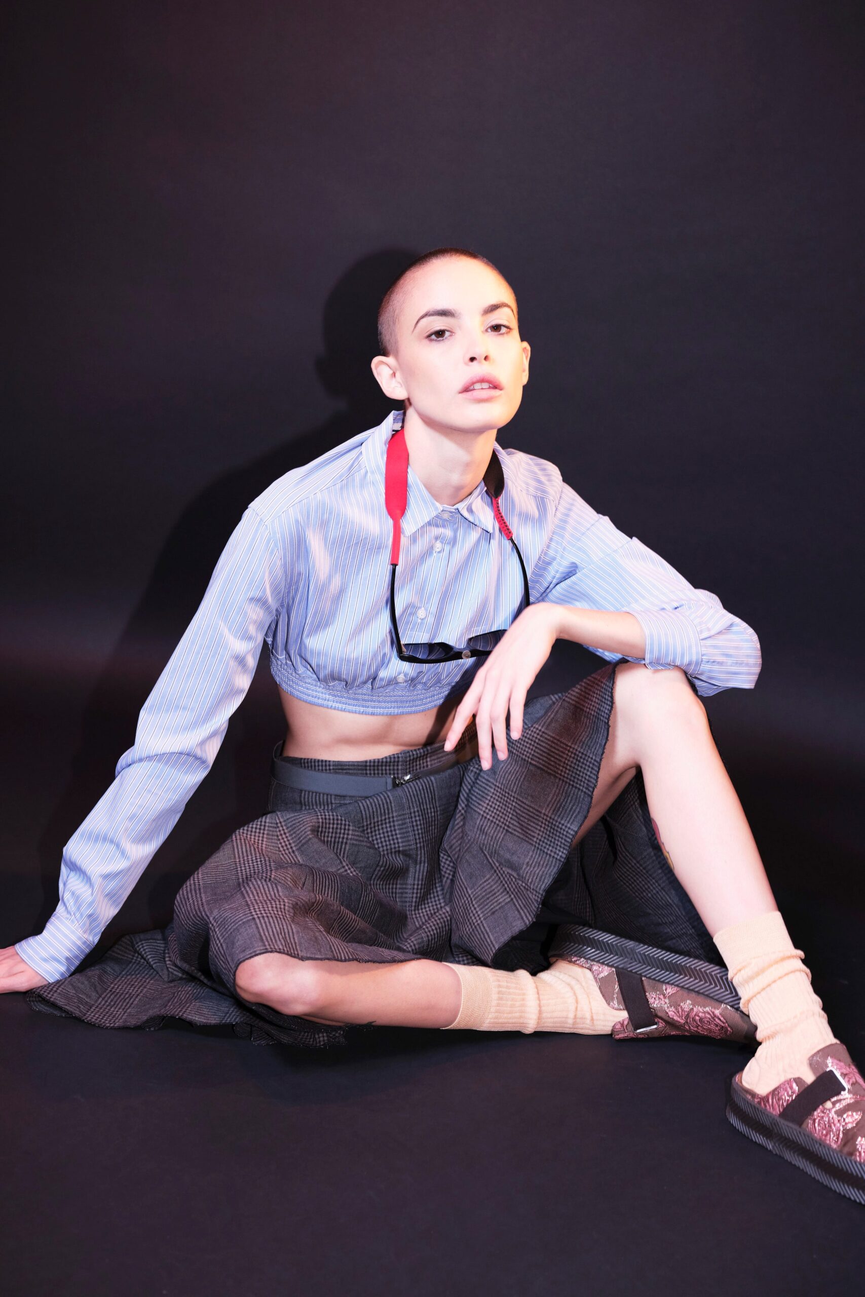 blue cotton long-sleeve collared fitted buttoned cropped shirt