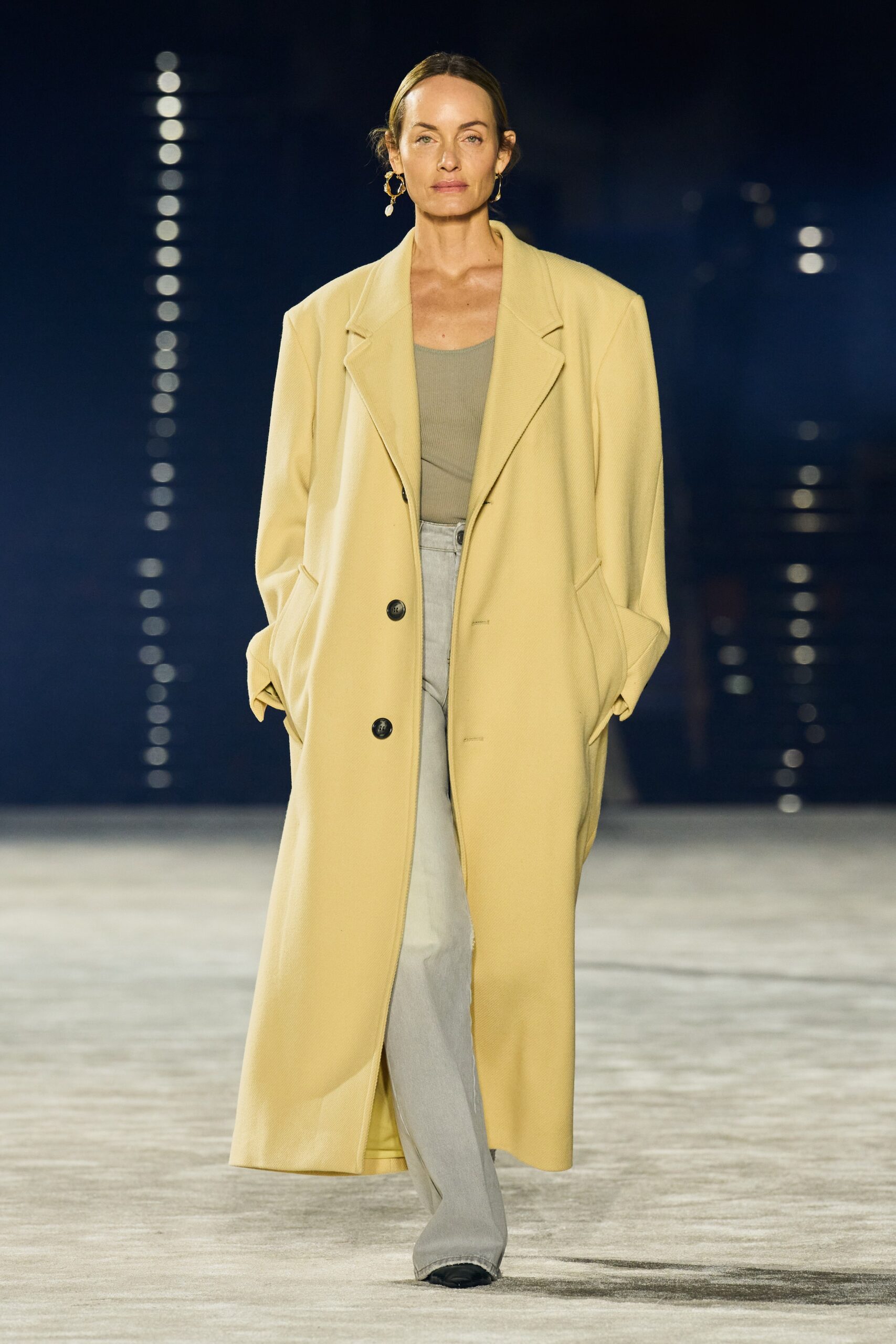 beige wool long-sleeve collared oversized buttoned coat