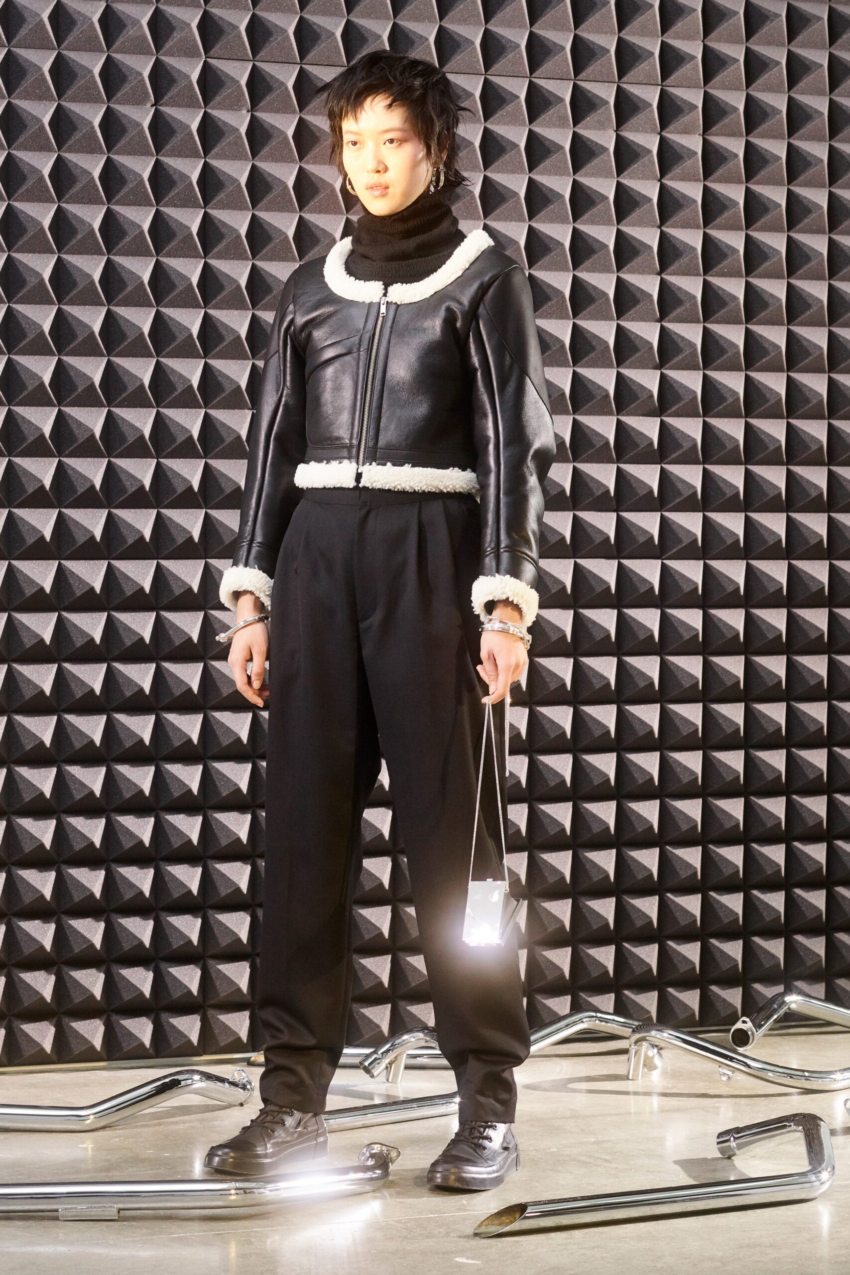 black leather long-sleeve collared fitted zippered jacket