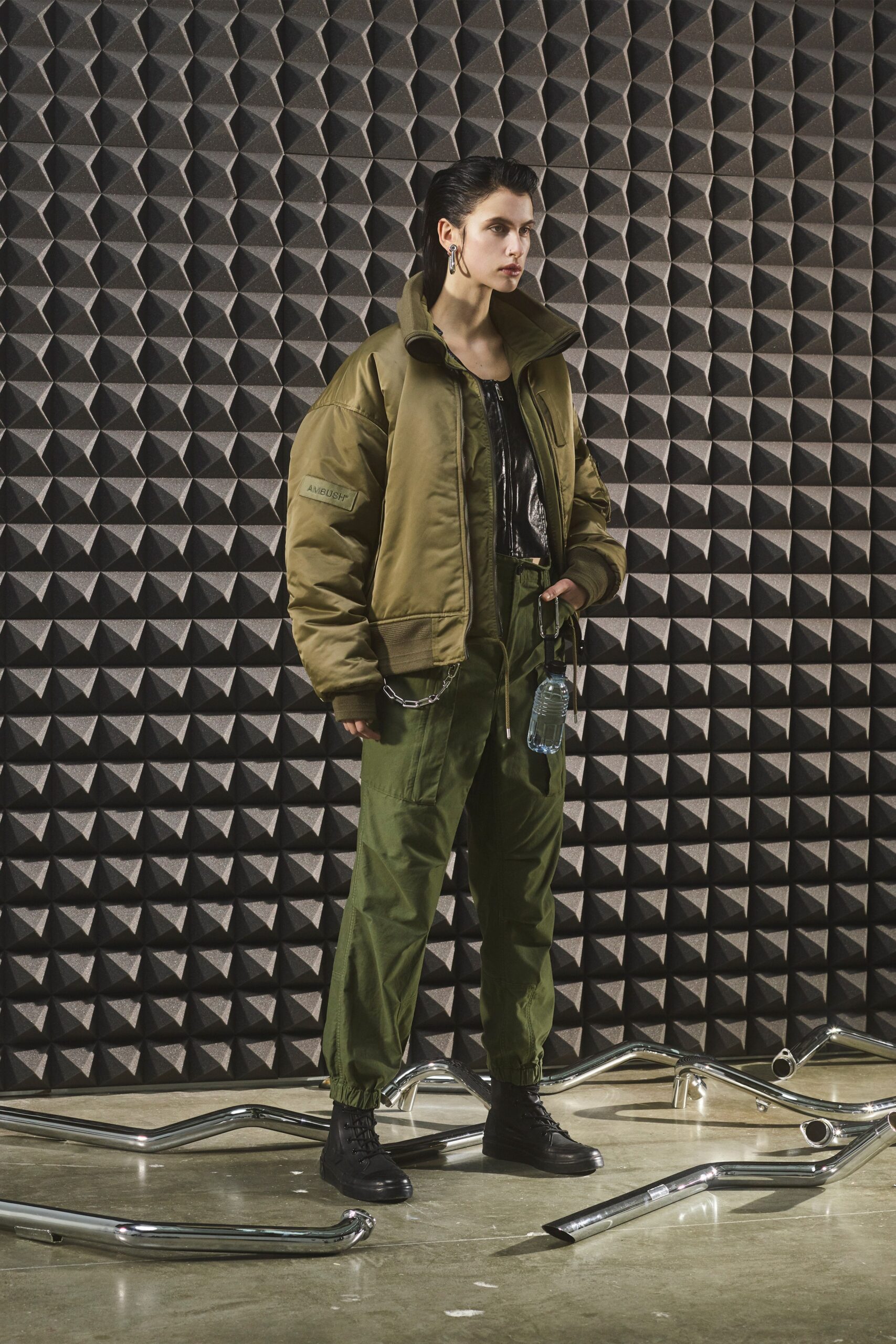 green cotton relaxed cargo pants